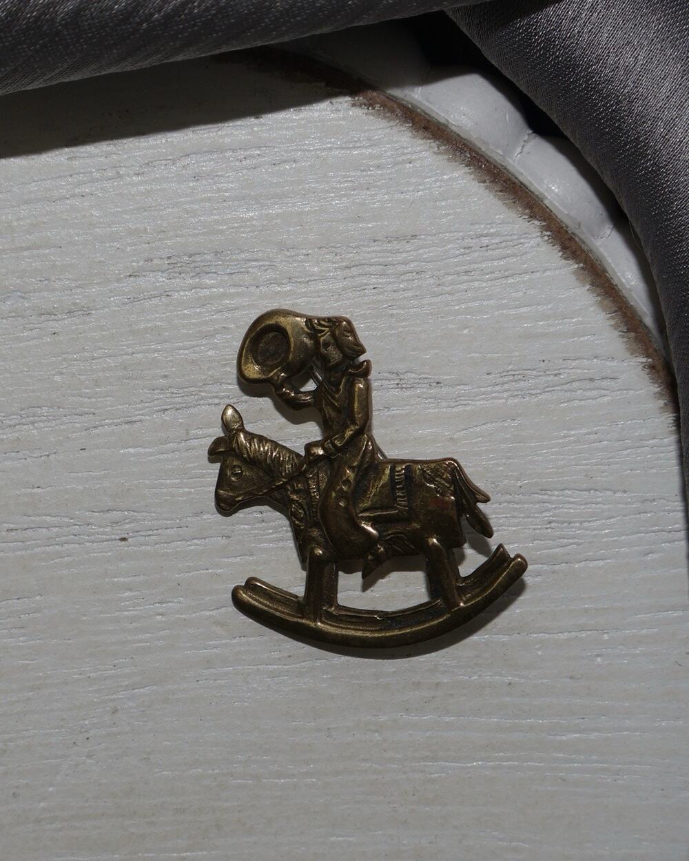 Vintage Jeep Collin’s Brass Horse Brooch 3.4G / 1in